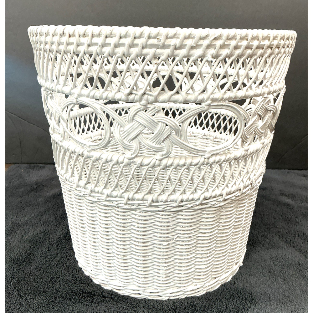 VTG Wicker Rattan Wastebasket Trash Can Round Bathroom Cottage Boho White Woven